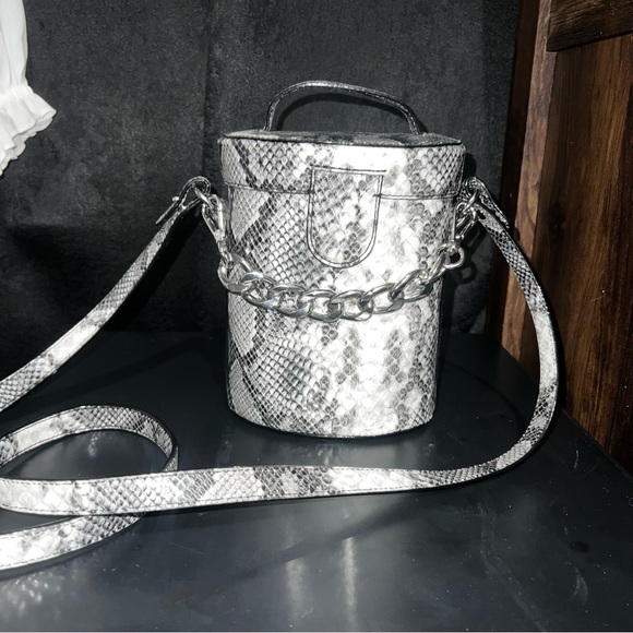 🚨Firm🚨 Circus by Sam Edelman
Canyon Barrel Black White gray - Picture 7 of 12